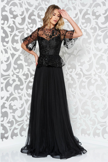 Rochie Ana Radu neagra de lux lunga in clos din tul si dantela brodata cu peplum