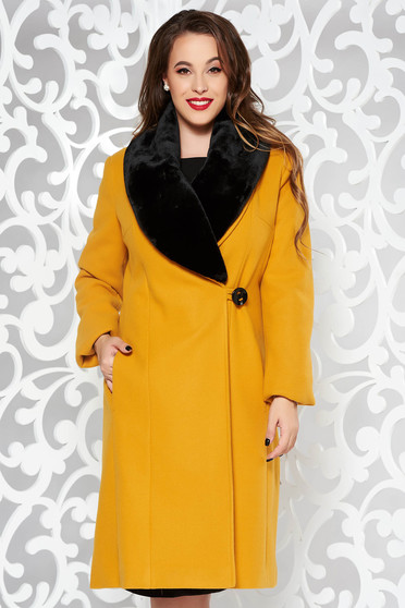 Palton LaDonna mustariu elegant din lana captusit pe interior cu un croi cambrat cu guler din blana