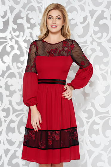 Rochie LaDonna mov de ocazie in clos din voal din dantela brodata captusita pe interior
