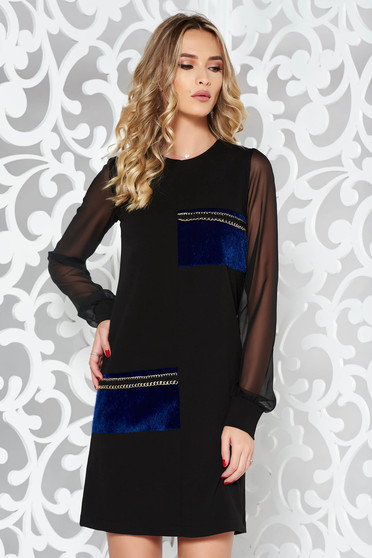 Rochie StarShinerS neagra de party cu croi in A din stofa neelastica cu insertii cu blana ecologica