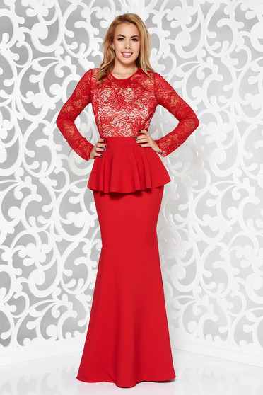Rochie rosie de ocazie tip sirena din stofa subtire usor elastica si dantela captusita pe interior cu peplum