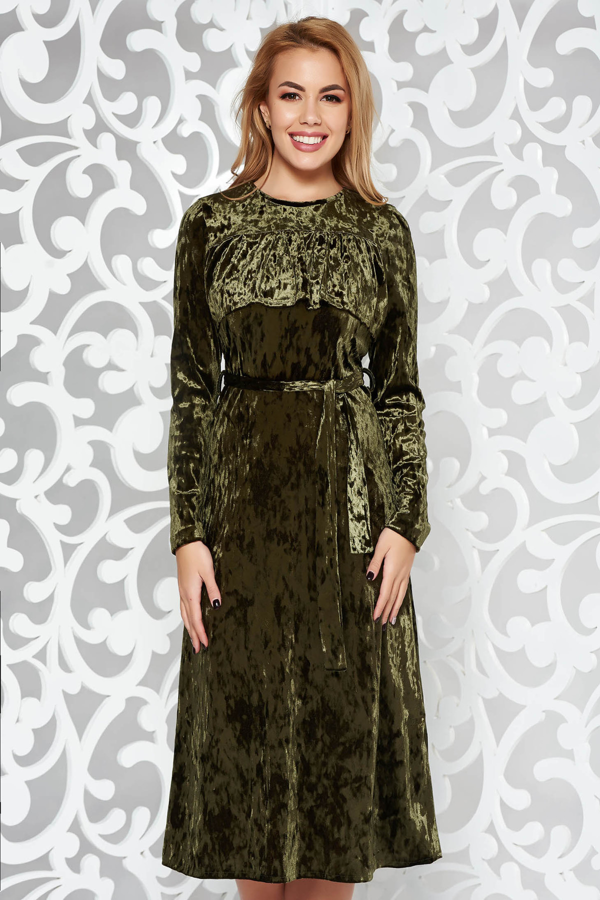 Rochie khaki de ocazie midi din catifea cu elastic in talie accesorizata cu cordon