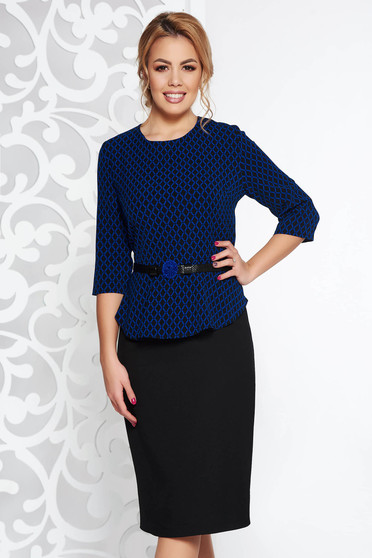 Rochie albastra-inchis eleganta tip creion cu peplum din stofa usor elastica accesorizata cu cordon
