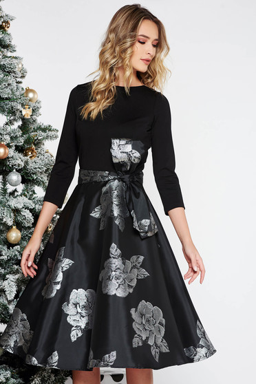 Rochie Artista argintie de ocazie midi in clos captusita pe interior accesorizata cu o fundita