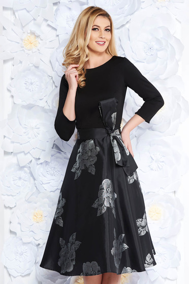 Rochie Artista argintie de ocazie midi in clos captusita pe interior accesorizata cu o fundita