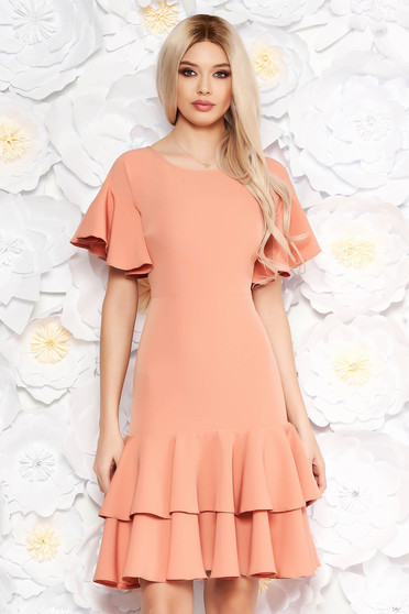 Rochie piersica eleganta midi cu maneci scurte din material usor elastic cu volanase la baza rochiei