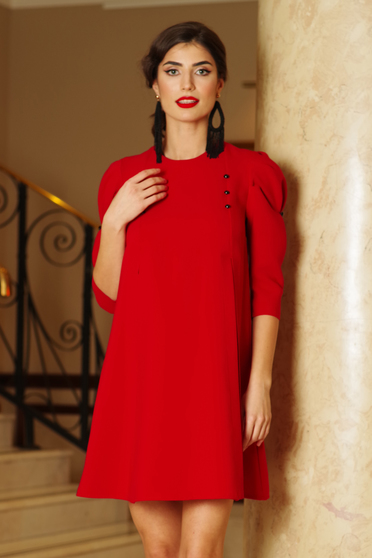 Rochie Artista rosie de zi cu croi larg cu maneci trei-sferturi din stofa usor elastica accesorizata cu nasturi