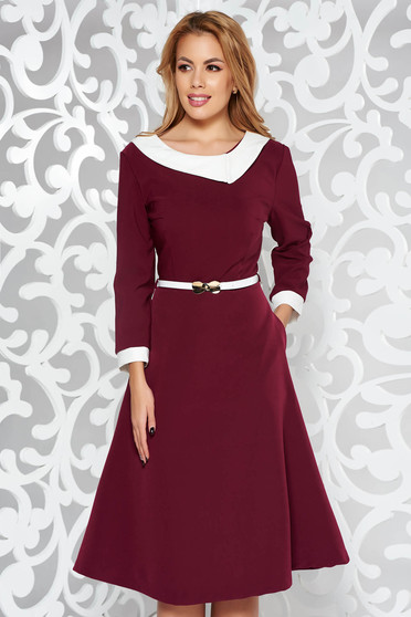 Rochie visinie eleganta in clos din stofa subtire usor elastica cu accesoriu tip curea