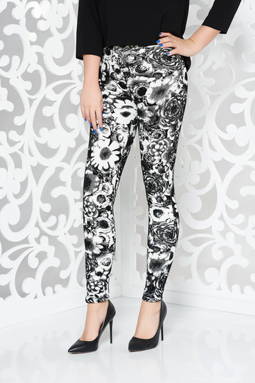 Pantaloni negri casual cu talie medie cu un croi mulat din material catifelat cu imprimeu floral