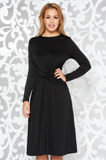 Rochie neagra de ocazie in clos cu maneci lungi din material fin la atingere