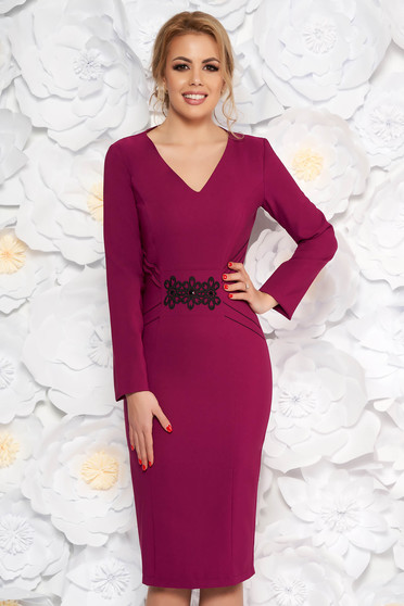 Rochie LaDonna mov eleganta tip creion din stofa subtire usor elastica cu insertii de broderie