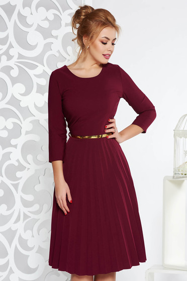 Rochie visinie eleganta in clos plisata cu accesoriu tip curea din stofa elastica subtire