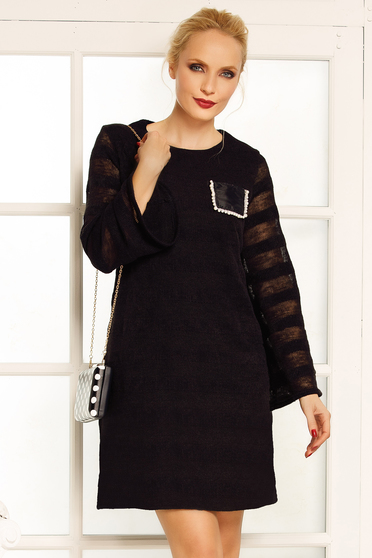 Rochie Fofy neagra eleganta cu un croi drept din material tricotat maneci largi