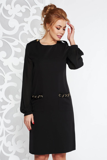 Rochie Fofy neagra eleganta cu croi in A cu maneci din voal accesorizata cu lant metalic