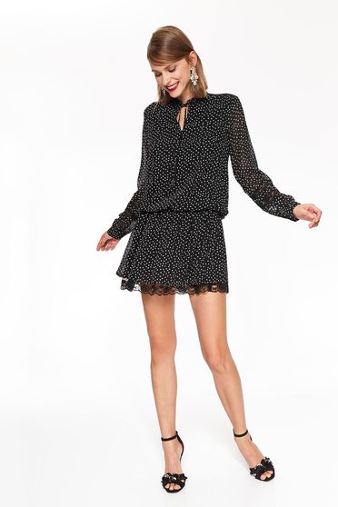 Rochie Top Secret neagra eleganta cu croi larg din material neelastic cu buline cu aplicatii de dantela