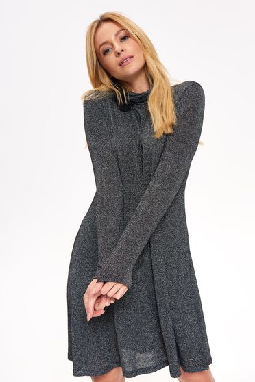 Rochie Top Secret neagra cu croi larg cu maneci lungi din material fin la atingere