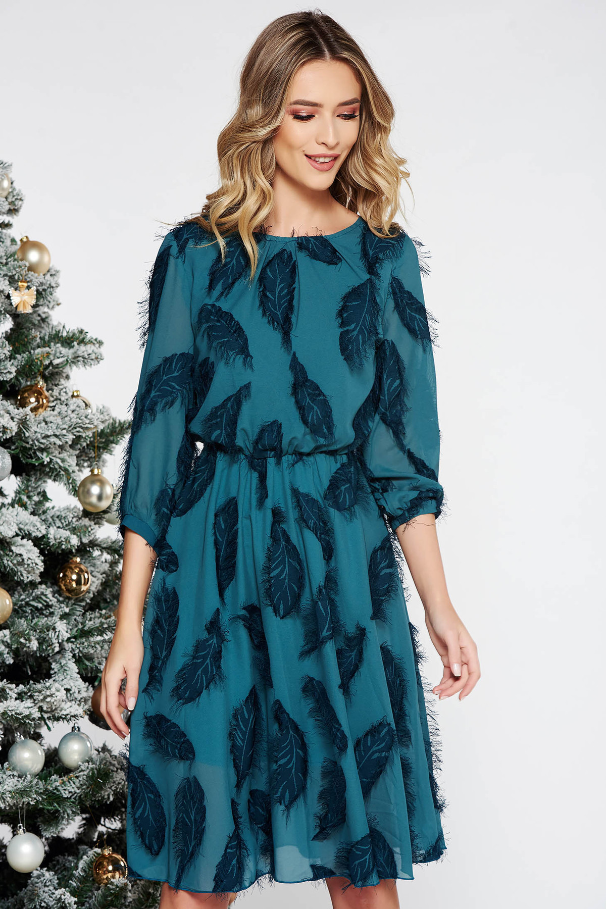 Rochie verde-inchis eleganta midi in clos din voal captusita pe interior cu elastic in talie