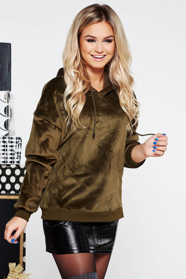 Hanorac SunShine khaki casual cu croi larg din material catifelat cu gluga nedetasabila accesorizat cu snur