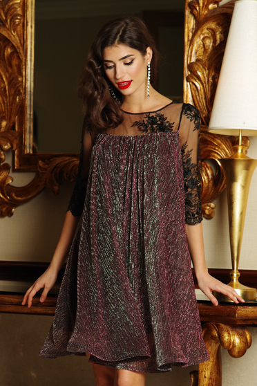 Rochie Artista rosa de ocazie cu croi larg din material subtire cu fir lame captusita pe interior cu maneci din dantela