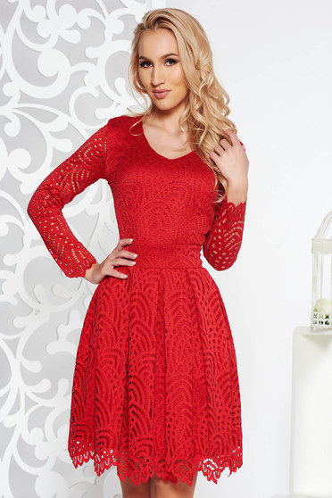 Rochie rosie de ocazie in clos din dantela captusita pe interior cu maneci trei-sferturi