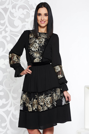 Rochie LaDonna neagra eleganta in clos din voal captusita pe interior cu aplicatii de dantela