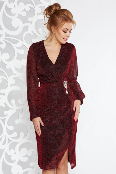 Rochie Artista visinie de ocazie midi din material lucios cu decolteu in v accesorizata cu brosa