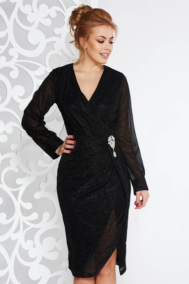 Rochie Artista neagra de ocazie midi din material lucios cu decolteu in v accesorizata cu brosa