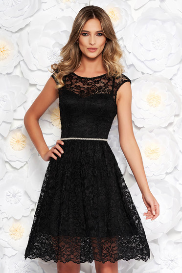 Rochie StarShinerS neagra eleganta in clos din dantela captusita pe interior accesorizata cu cordon