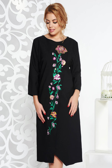 Rochie neagra eleganta cu croi larg din stofa usor elastica cu insertii de broderie