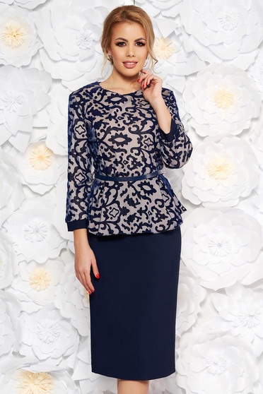 Compleu albastru-inchis elegant din bumbac usor elastic cu fusta conica si bluza cu accesoriu tip curea