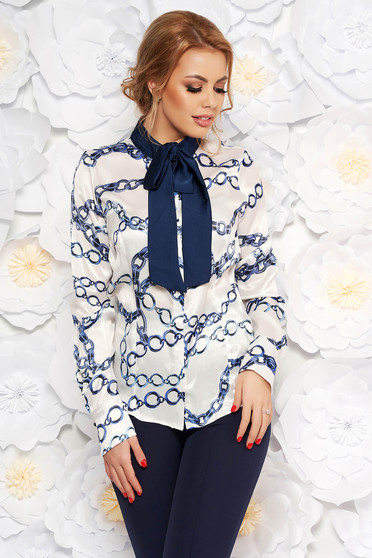 Bluza dama PrettyGirl alba office cu croi larg din material satinat cu imprimeuri grafice cu guler tip esarfa