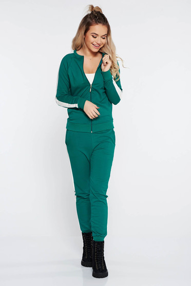 Set SunShine verde sport din 2 piese din bumbac usor elastic cu un croi mulat