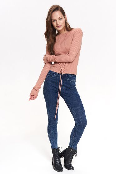 Bluza dama Top Secret roz casual cu un croi mulat accesorizata cu snur