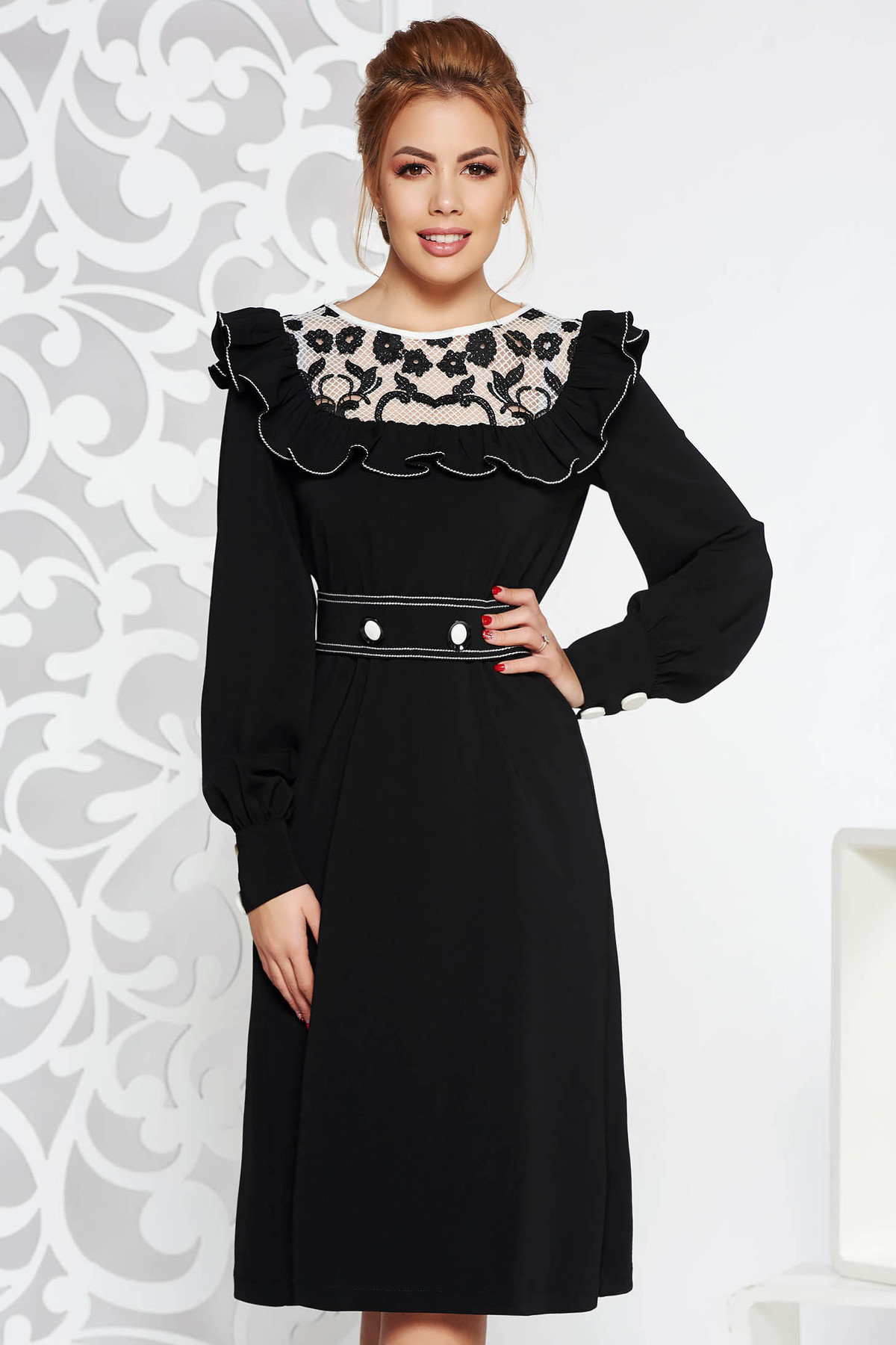 Rochie LaDonna neagra eleganta din stofa neelastica cu volanase cu aplicatii de dantela accesorizata cu cordon