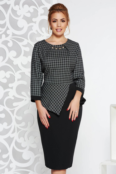 Rochie neagra eleganta tip creion din stofa usor elastica cu peplum aplicatii metalice