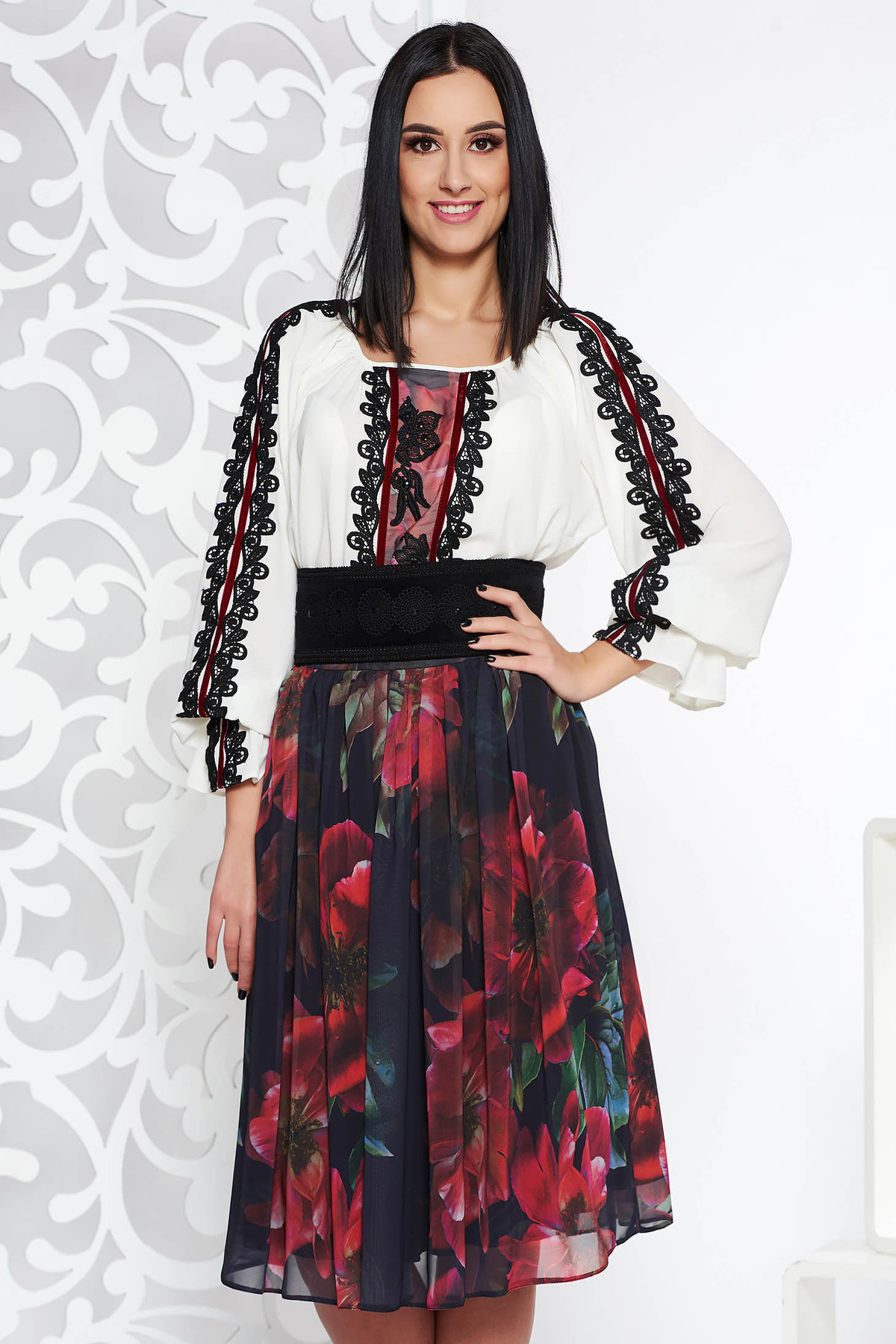 Compleu LaDonna negru elegant din 2 piese cu aplicatii de dantela accesorizat cu cordon