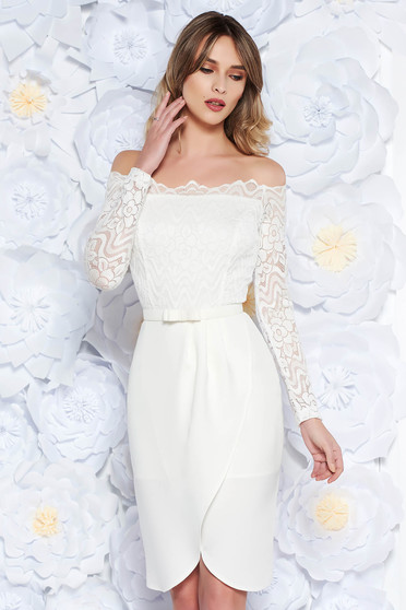Rochie StarShinerS alba de ocazie tip creion din dantela captusita pe interior cu umeri goi