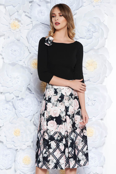Rochie StarShinerS neagra eleganta midi in clos din scuba cu imprimeuri florale accesorizata cu brosa