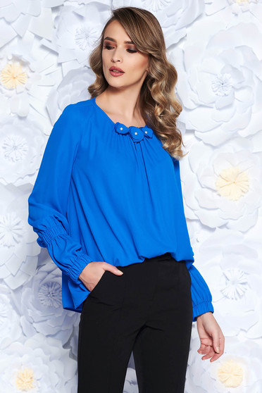 Bluza dama LaDonna albastra office cu croi larg din voal captusita pe interior cu aplicatii florale