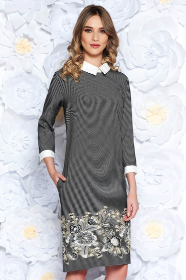 Rochie neagra office cu croi larg din material usor elastic cu guler