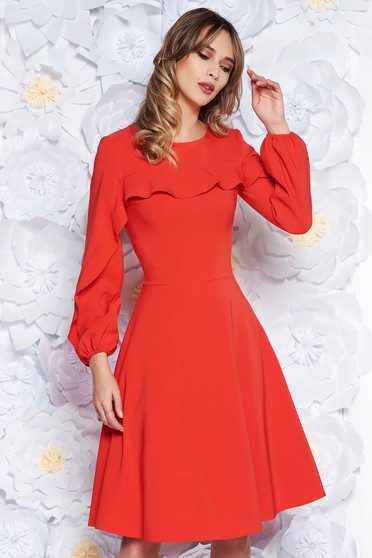 Rochie LaDonna corai eleganta in clos din stofa usor elastica captusita pe interior cu volanase
