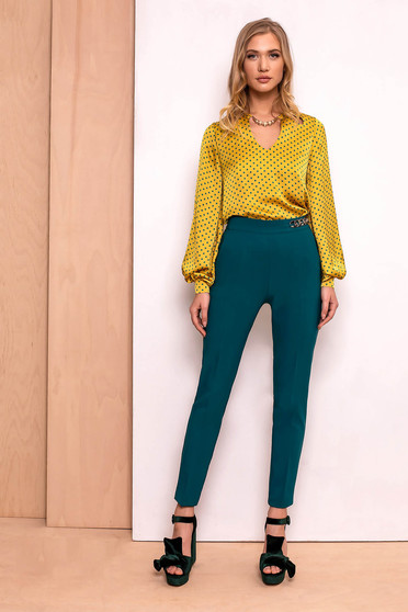 Pantaloni PrettyGirl verde inchis eleganti conici cu talie inalta din stofa usor elastica accesorizat cu lant metalic