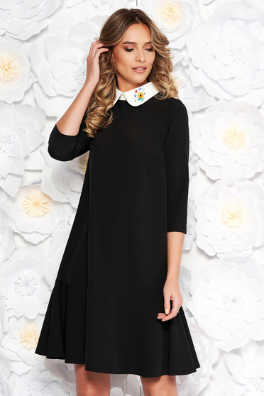 Rochie StarShinerS neagra eleganta cu croi larg din stofa usor elastica cu guler rotunjit brodat