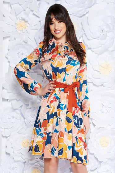 Rochie PrettyGirl maro de zi in clos din material satinat cu elastic in talie accesorizata cu cordon