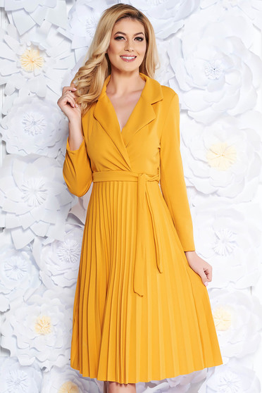 Rochie SunShine galbena de zi plisata in clos din material usor elastic accesorizata cu cordon
