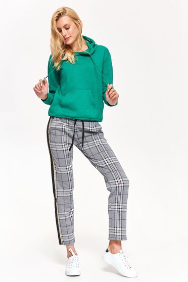 Pantaloni Top Secret gri casual cu un croi drept din stofa usor elastica in carouri accesorizati cu snur cu buzunare