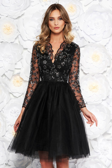 Rochie Artista neagra de ocazie in clos din tul cu paiete captusita pe interior cu insertii de broderie