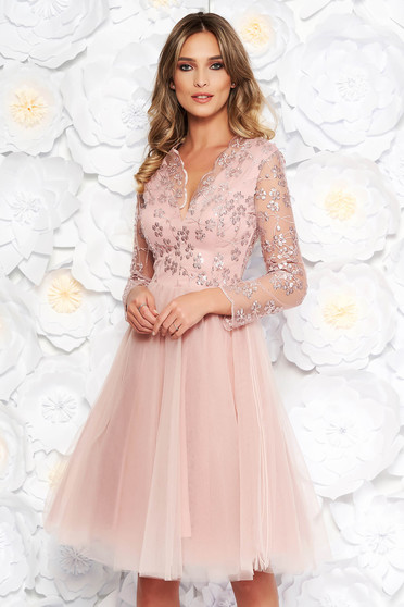 Rochie Artista rosa de ocazie in clos din tul cu paiete captusita pe interior cu insertii de broderie