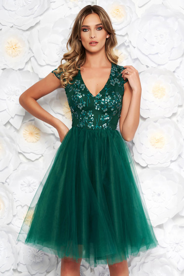 Rochie Artista verde de ocazie in clos din tul cu paiete captusita pe interior cu insertii de broderie