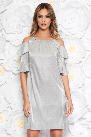 Rochie argintie de ocazie cu croi larg din material lucios captusita pe interior cu umeri decupati